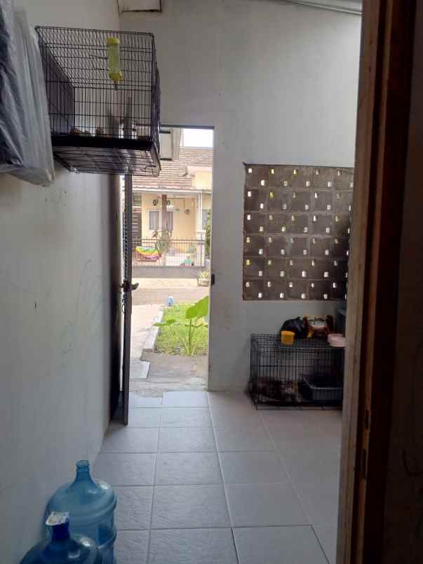 dijual rumah komplek parahyangan