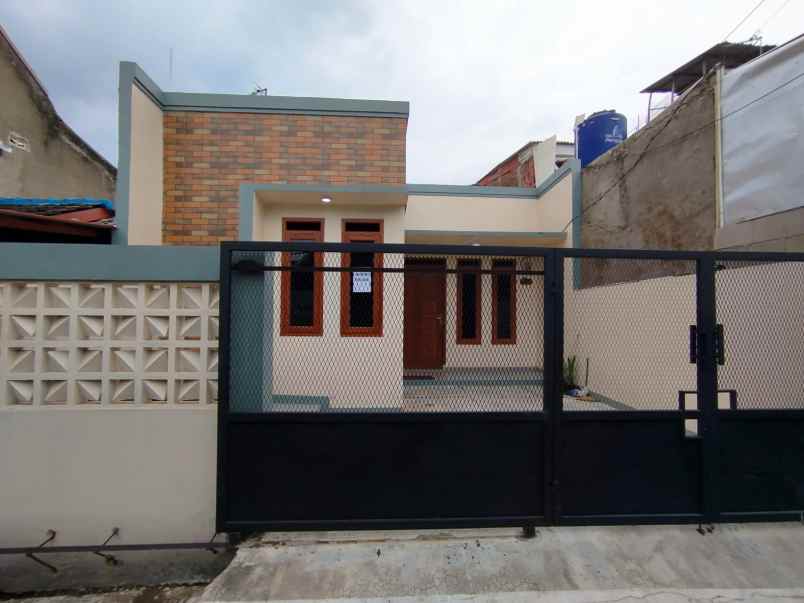 dijual rumah komplek permata biru