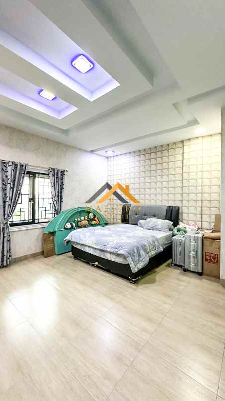 dijual rumah komplek tata residence