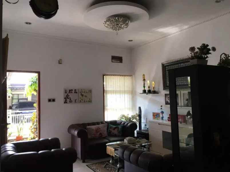 dijual rumah komplek ujung berung indah