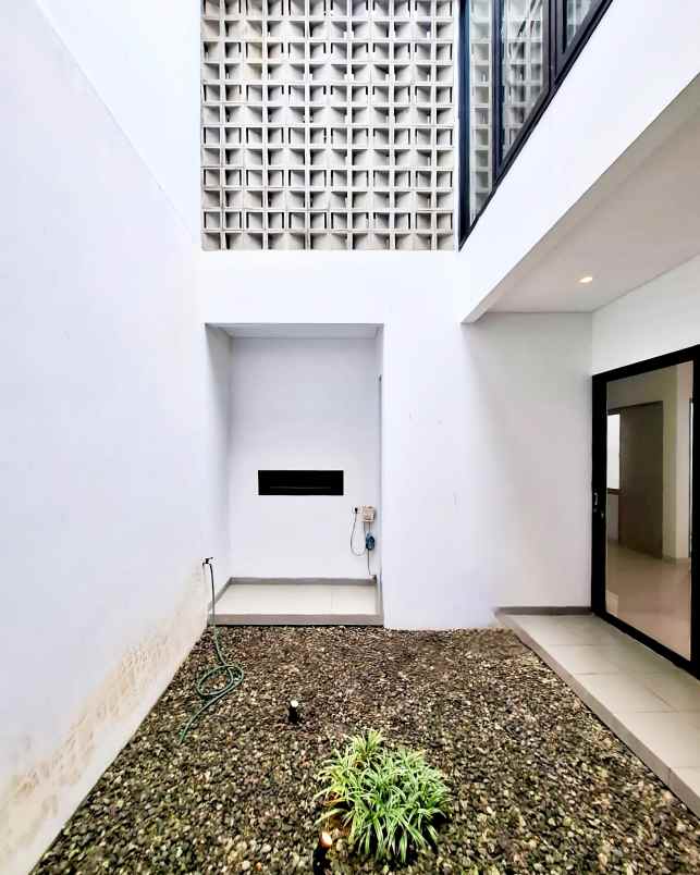 dijual rumah komplek vila cinere mas