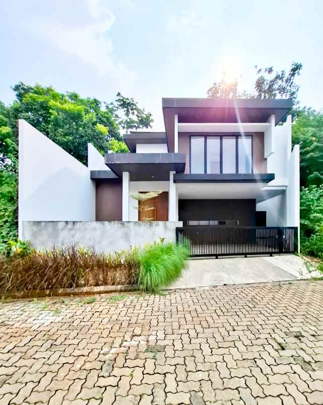 dijual rumah komplek vila cinere mas