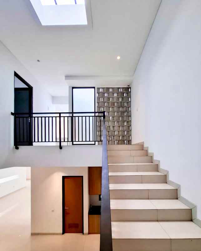 dijual rumah komplek vila cinere mas