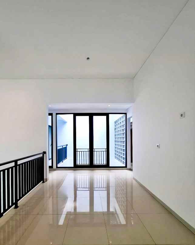 dijual rumah komplek vila cinere mas