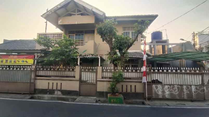 dijual rumah kota bambu selatan