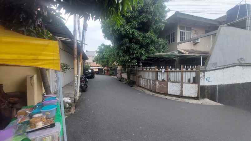 dijual rumah kota bambu selatan