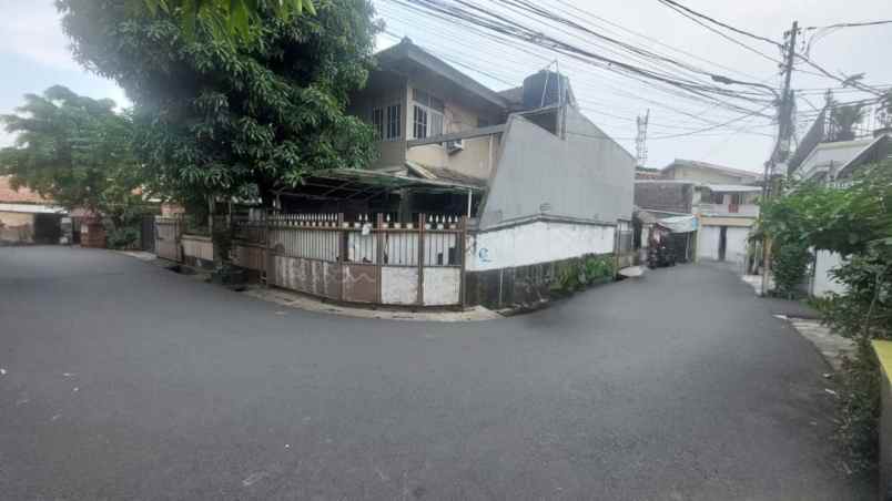 dijual rumah kota bambu selatan