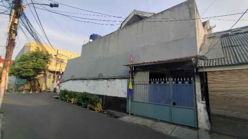 dijual rumah kota bambu selatan