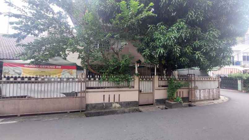 dijual rumah kota bambu selatan