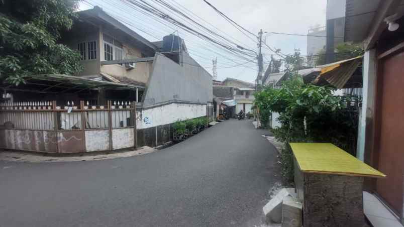 dijual rumah kota bambu selatan