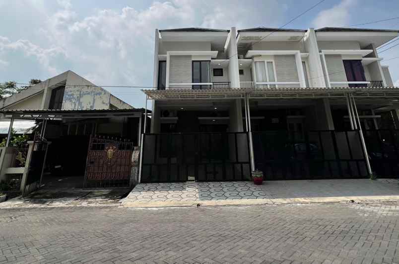 dijual rumah kutisari
