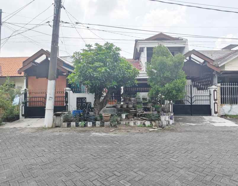 dijual rumah kutisari indah