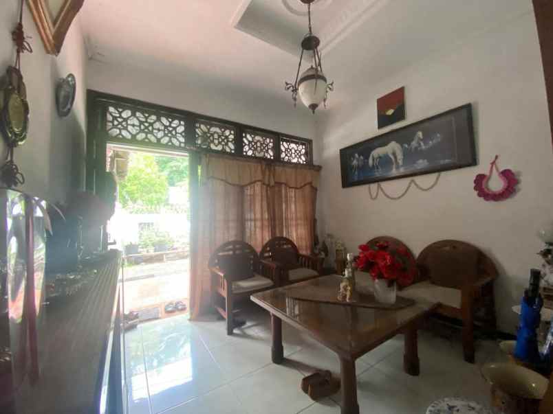 dijual rumah kutisari indah