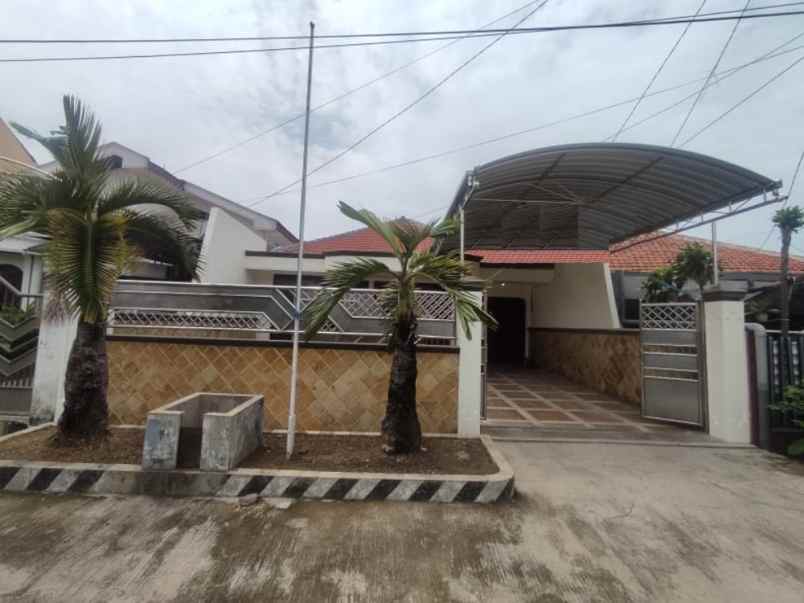 dijual rumah kutisari selatan