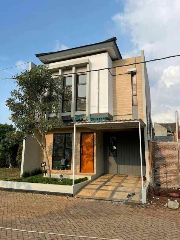 dijual rumah larangan