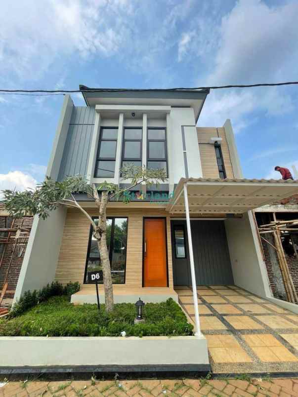 dijual rumah larangan