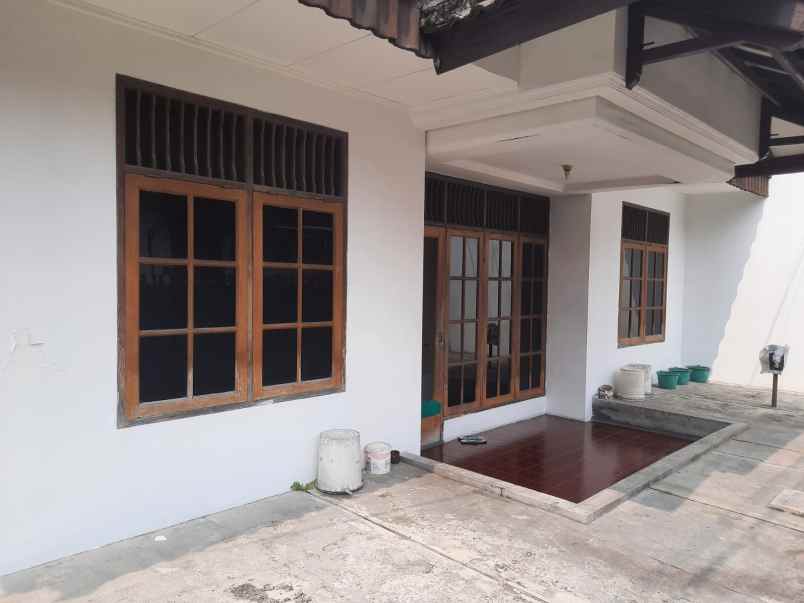 dijual rumah layak huni lokasi strategis