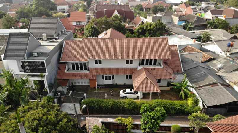 dijual rumah lebak bulus