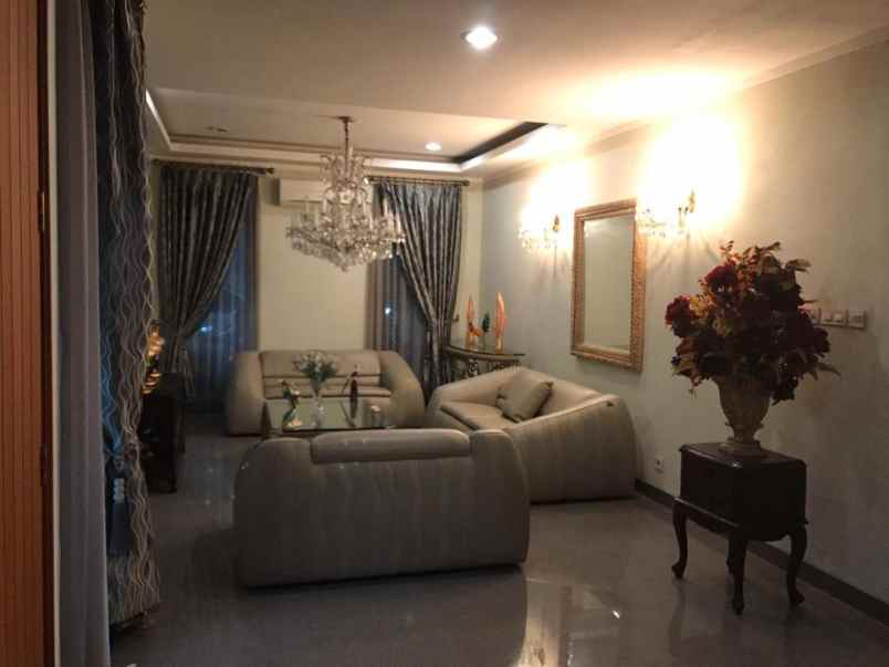 dijual rumah lebak bulus