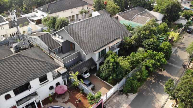 dijual rumah lebak bulus