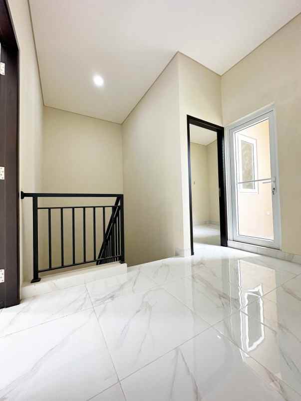 dijual rumah limo depok