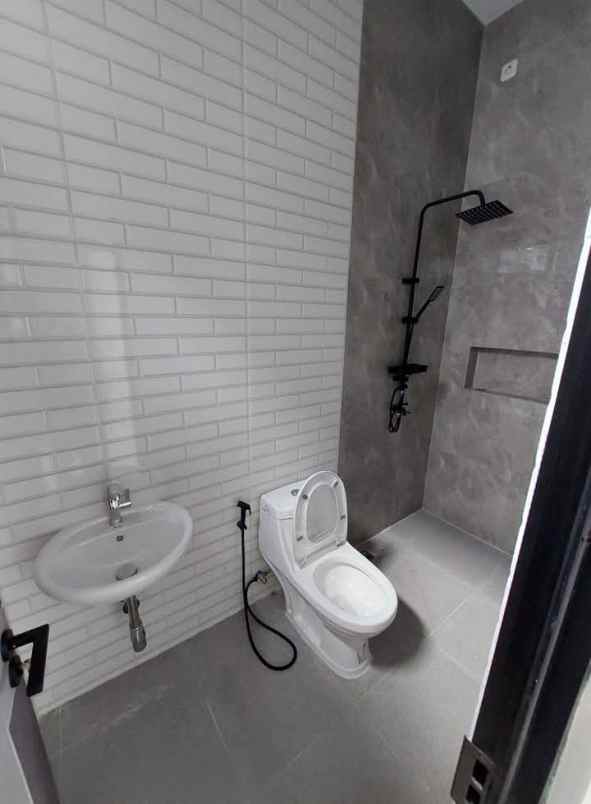 dijual rumah lippo karawaci