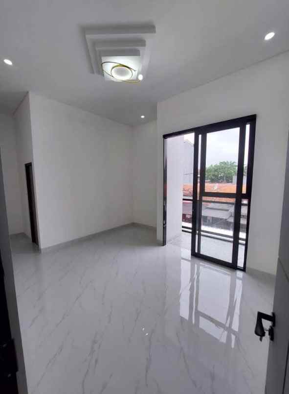 dijual rumah lippo karawaci