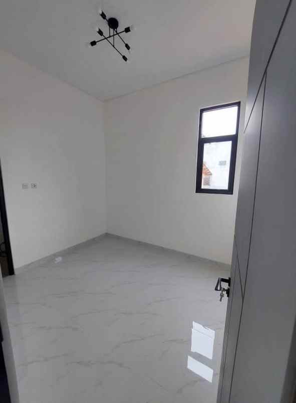 dijual rumah lippo karawaci