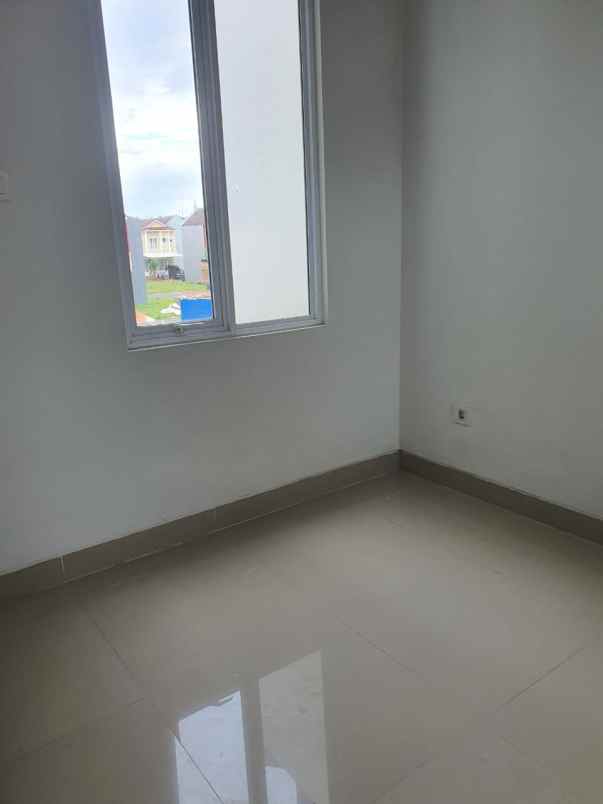 dijual rumah malibu village cluster palm