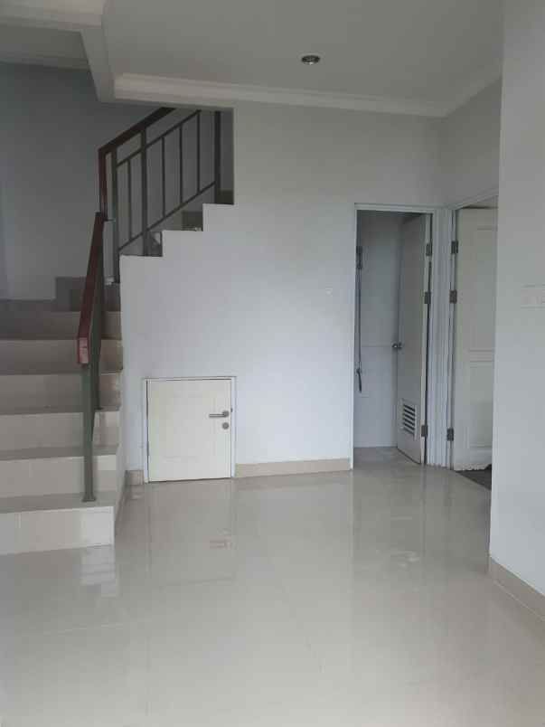 dijual rumah malibu village cluster palm