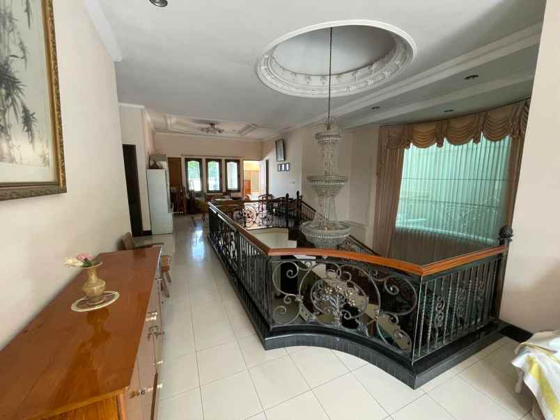 dijual rumah manyar jaya