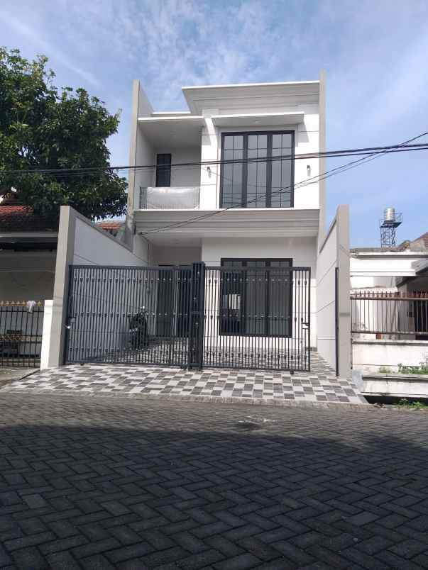 dijual rumah manyar jaya