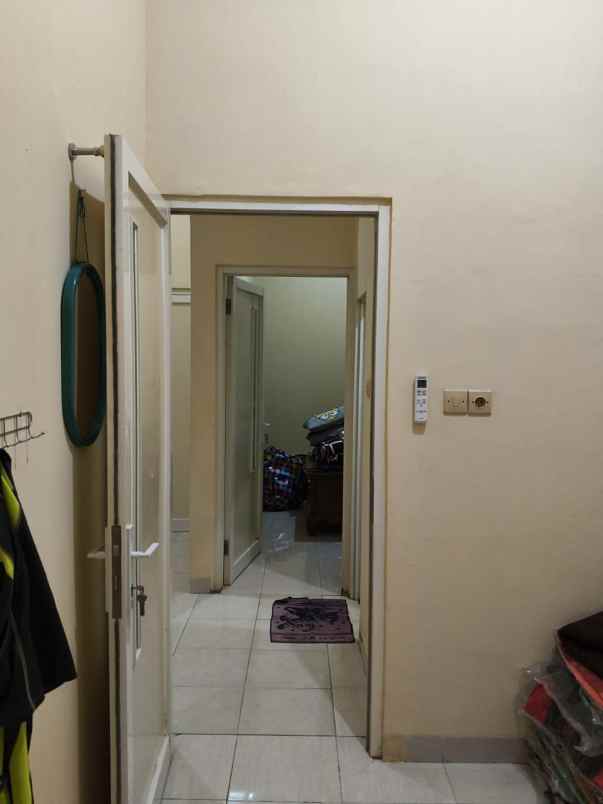 dijual rumah manyar rejo