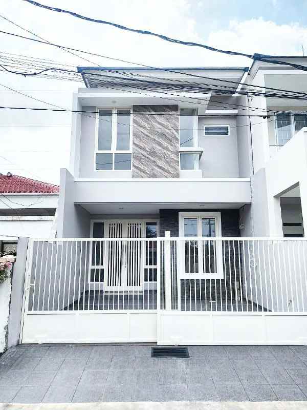 dijual rumah manyar tirtoyoso