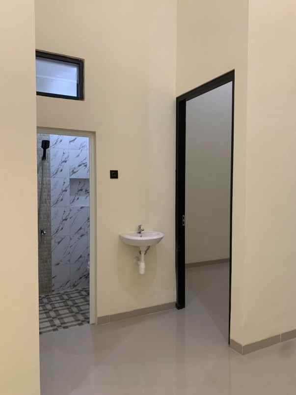 dijual rumah medokan