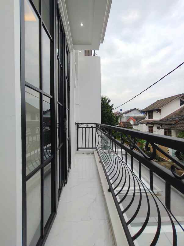 dijual rumah mega cinere depok