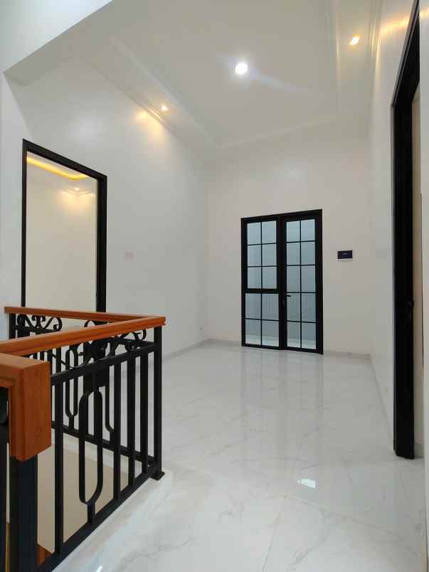 dijual rumah mega cinere depok
