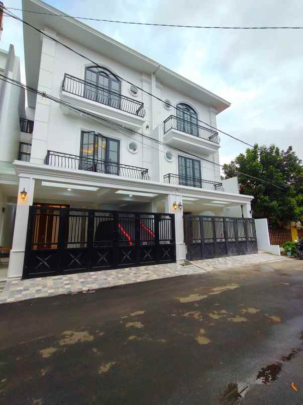 dijual rumah mega cinere depok