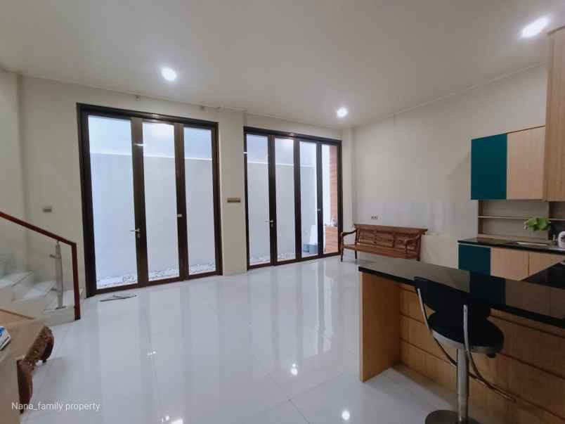 dijual rumah meruya kembangan