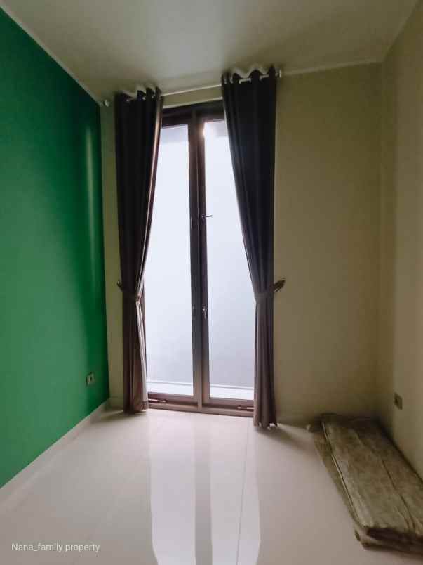 dijual rumah meruya kembangan