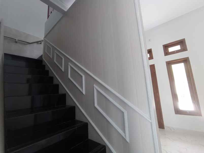 dijual rumah mewah 2 lantai