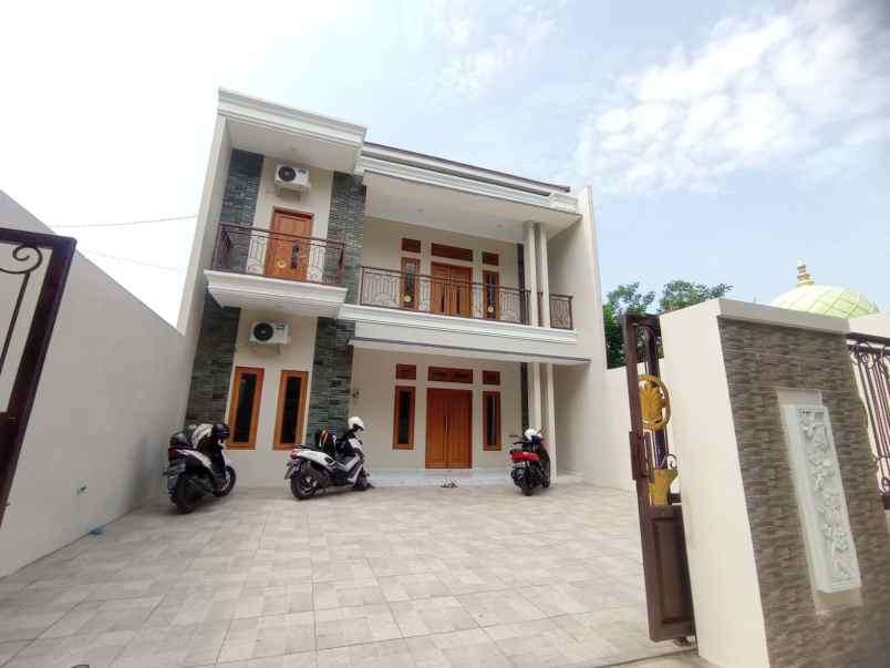 dijual rumah mewah 2 lantai