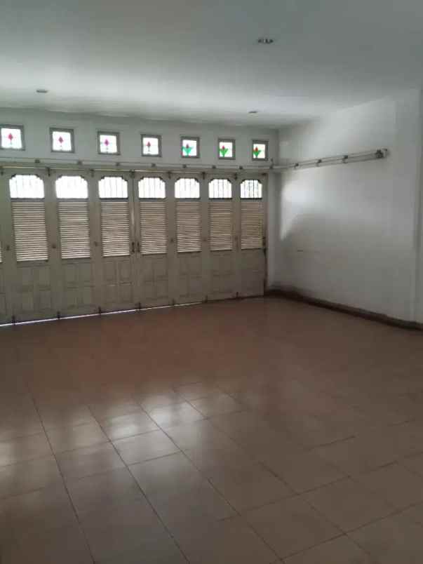 dijual rumah mewah besar di kebon jeruk