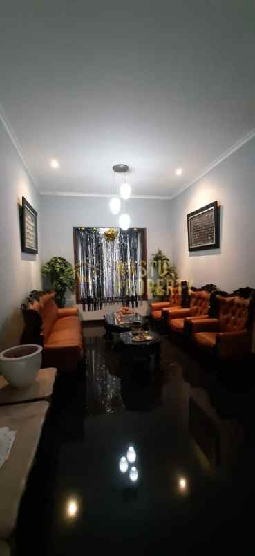 dijual rumah mewah dekat stasiun krl tanjung barat