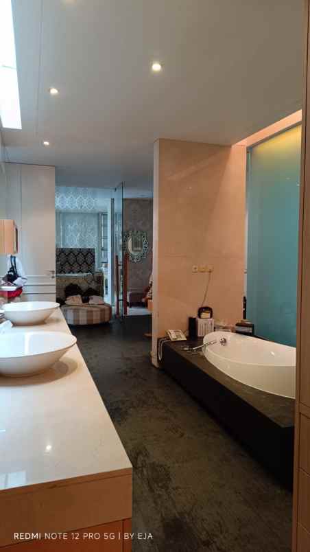 dijual rumah mewah di kawasan senayan jakarta selatan