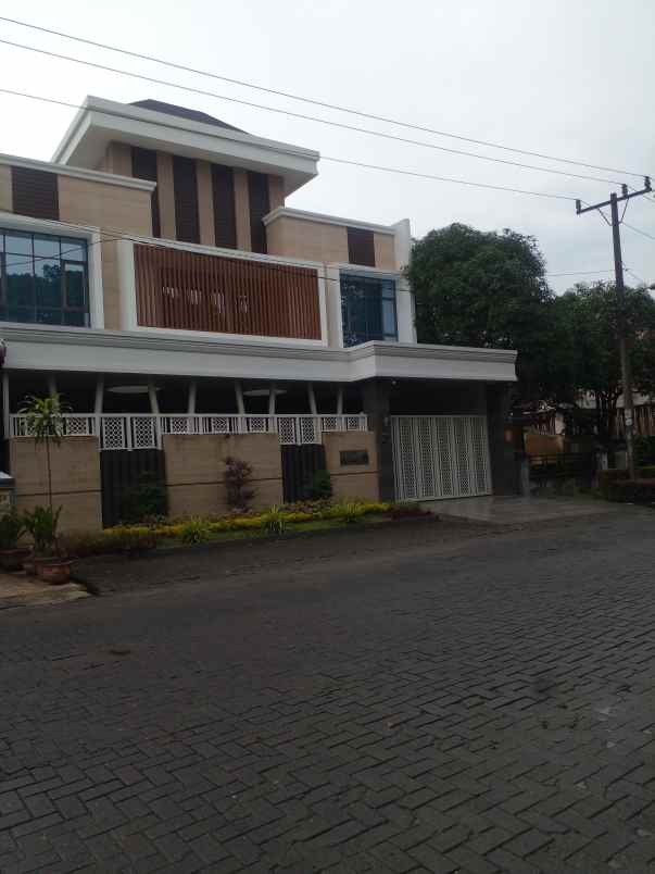 dijual rumah mewah medan helvetia