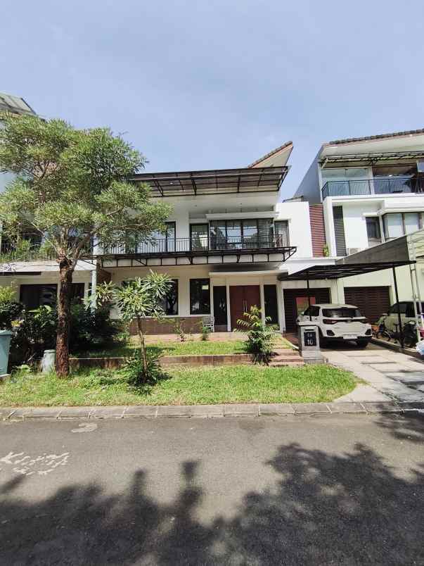 dijual rumah mewah view danau serenade gading serpong