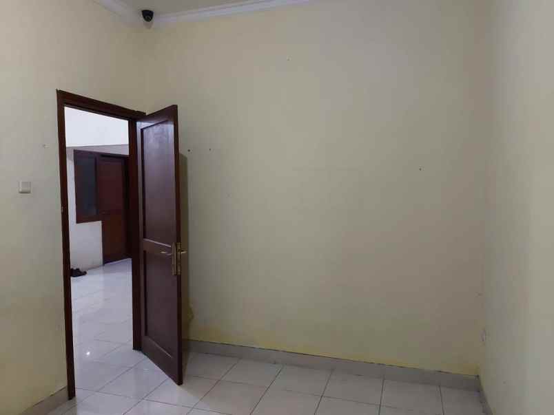 dijual rumah modern golf