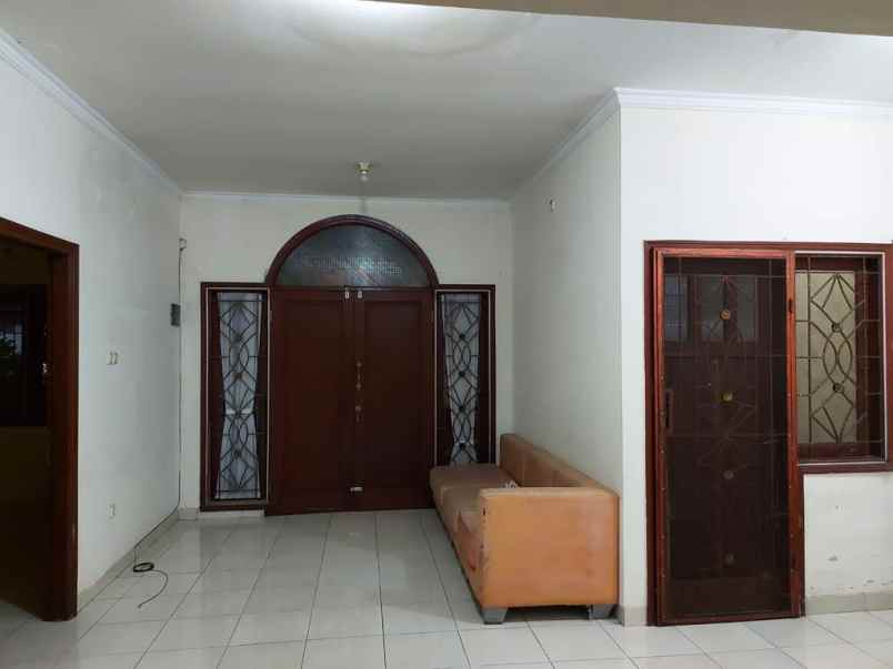 dijual rumah modern golf