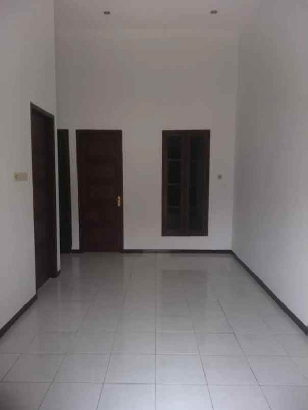 dijual rumah mulyosari baru